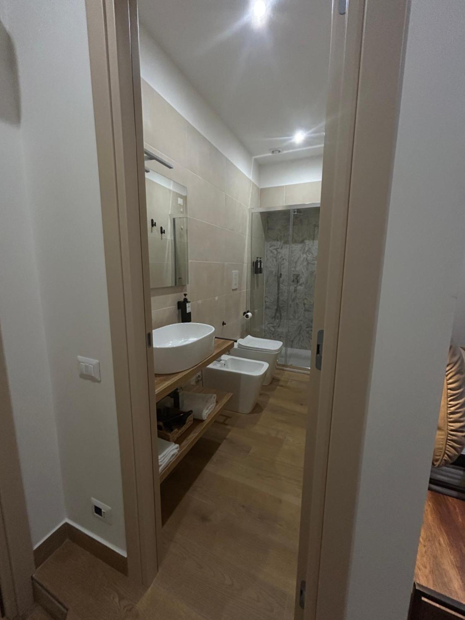 Somnia Luxury Rooms Неаполь Экстерьер фото