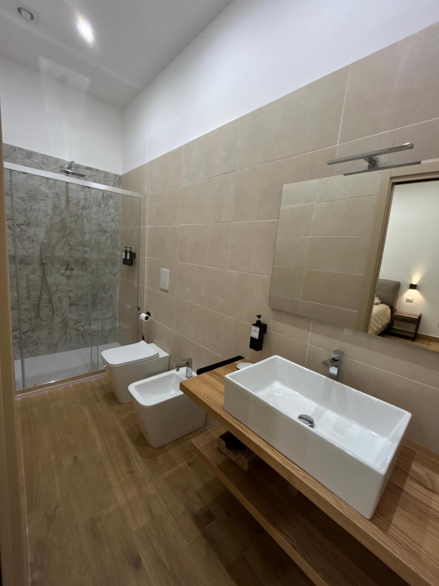 Somnia Luxury Rooms Неаполь Экстерьер фото